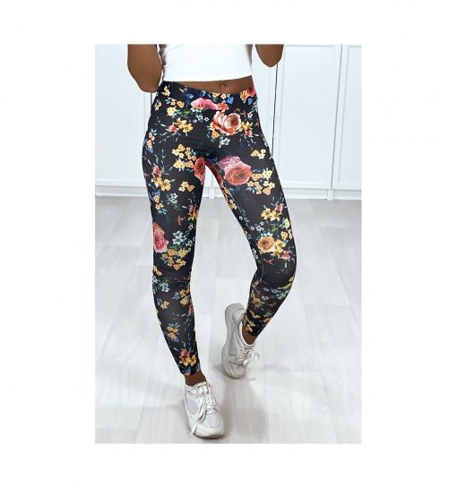 legging noir motif fleurs couleurs pose jambe en arriere