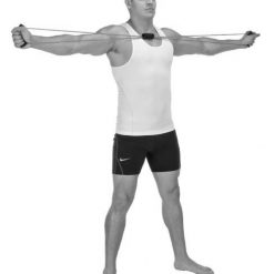 homme utilisant elastique musculation pour extension laterale