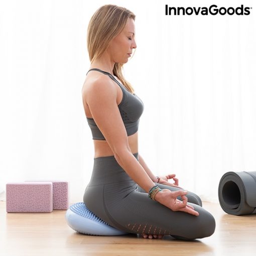 femme position lotus yoga meditation coussin equilibre