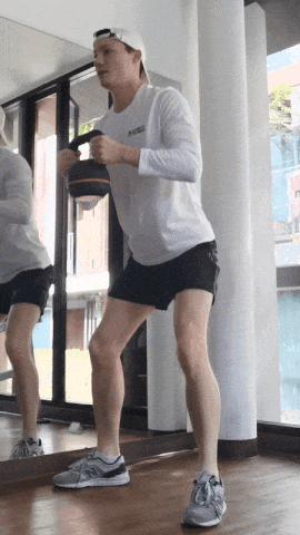 Goblet squat exercice avec kettlebell animation video