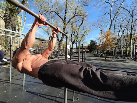 Front-Lever-Pull-Ups