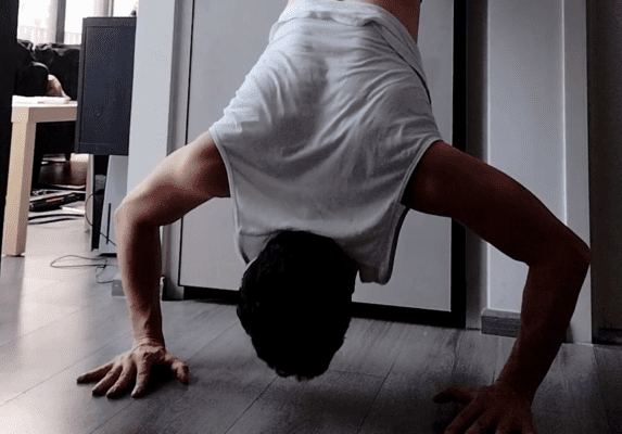 pompes handstand contre le mur