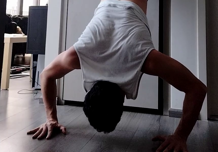 pompes handstand contre le mur