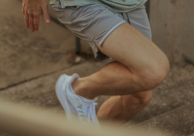 muscle situe sous le genou