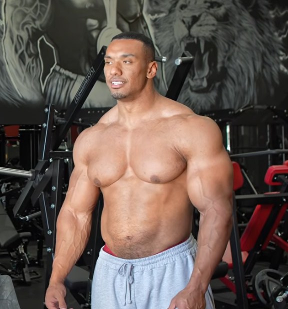 Larry Wheels physique